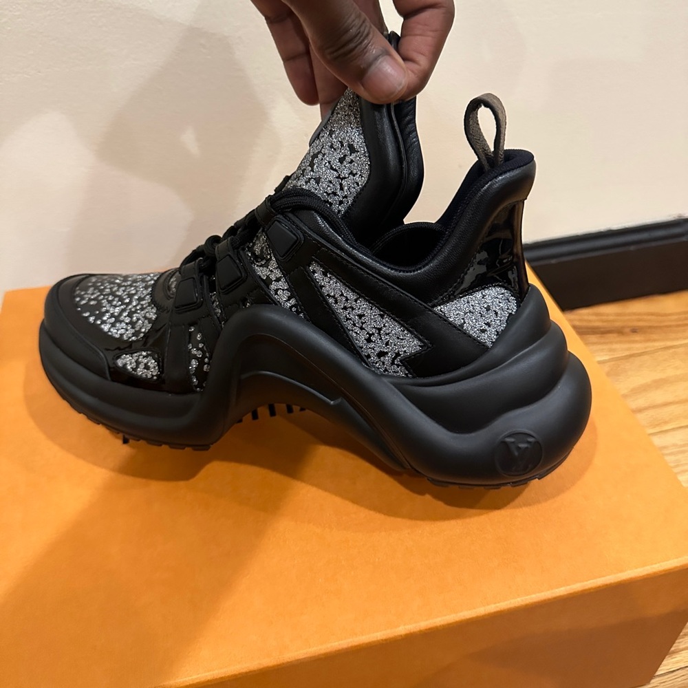 Louis vuitton arch light sneaker